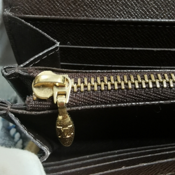 (sold off pm)100% Authentic LV Long Wallet - Picture 10 of 13